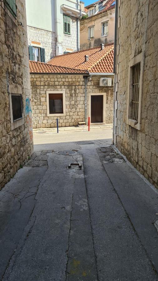 Apartment Central Old Town With Private Indoor Garage Parking Split Exterior photo
