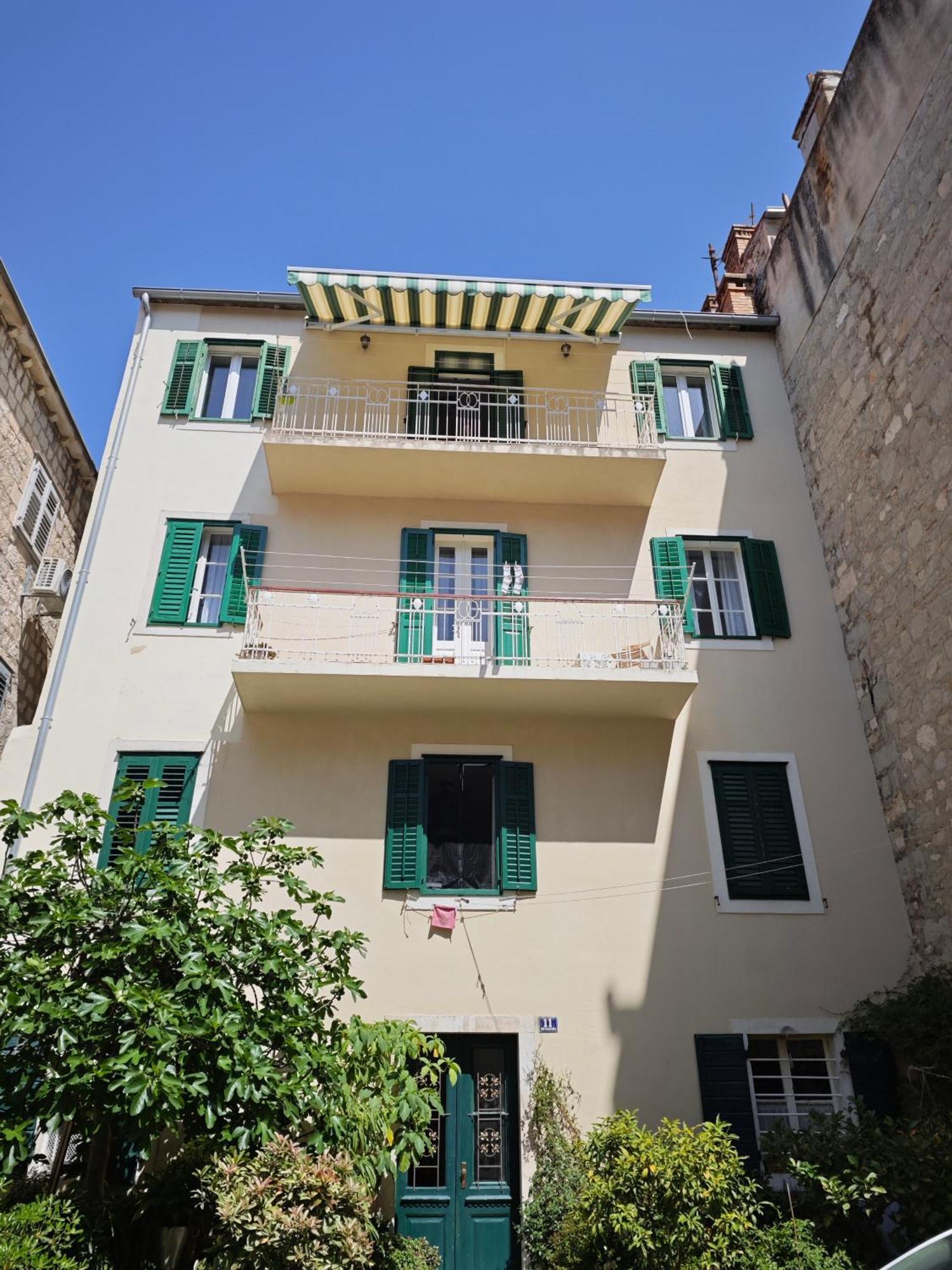 Apartment Central Old Town With Private Indoor Garage Parking Split Exterior photo