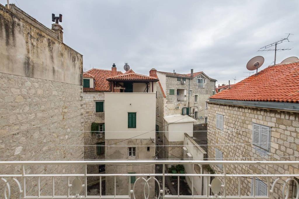 Apartment Central Old Town With Private Indoor Garage Parking Split Exterior photo